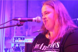 Angie singt